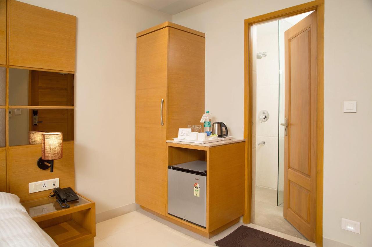 Sri Aadhish Grand Hotel Arantangi Bagian luar foto