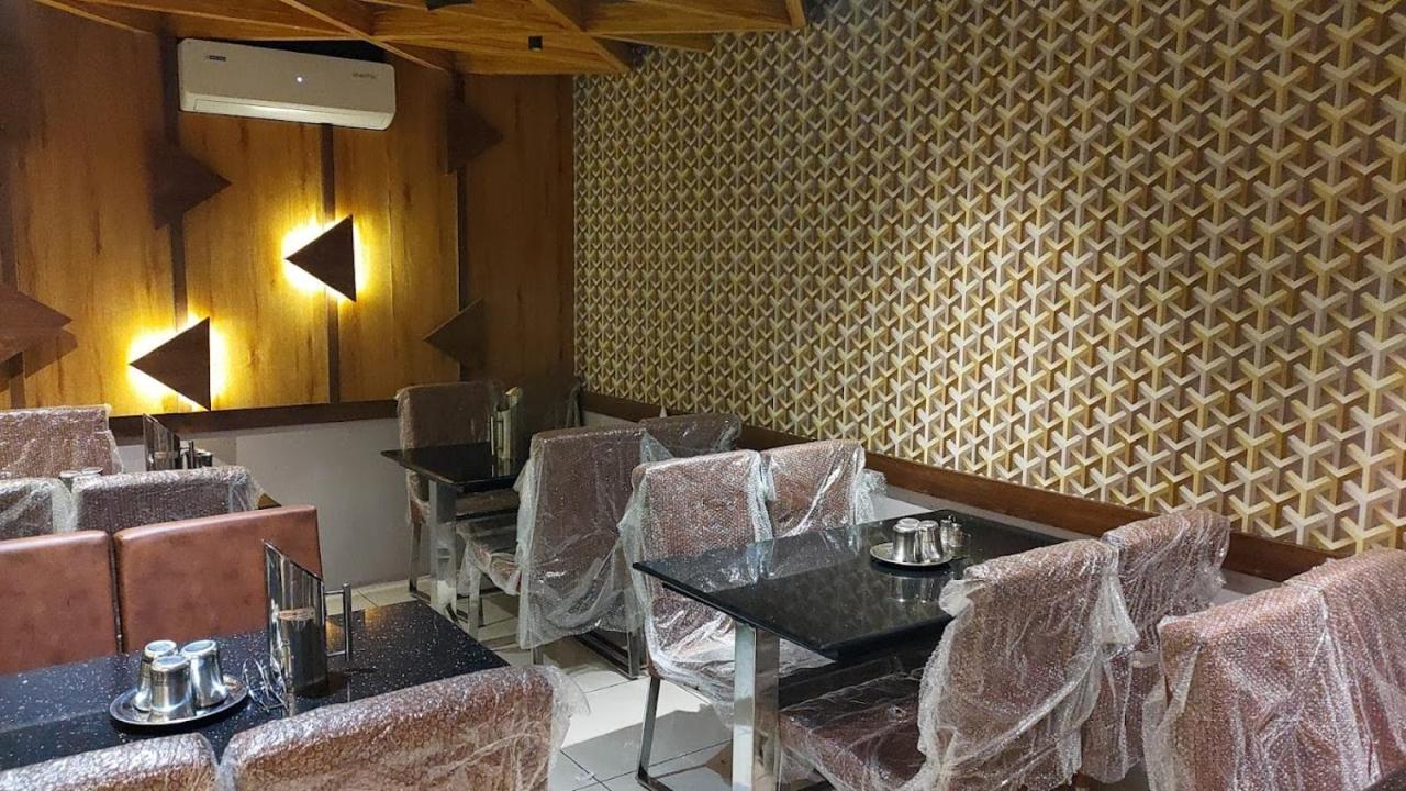 Sri Aadhish Grand Hotel Arantangi Bagian luar foto
