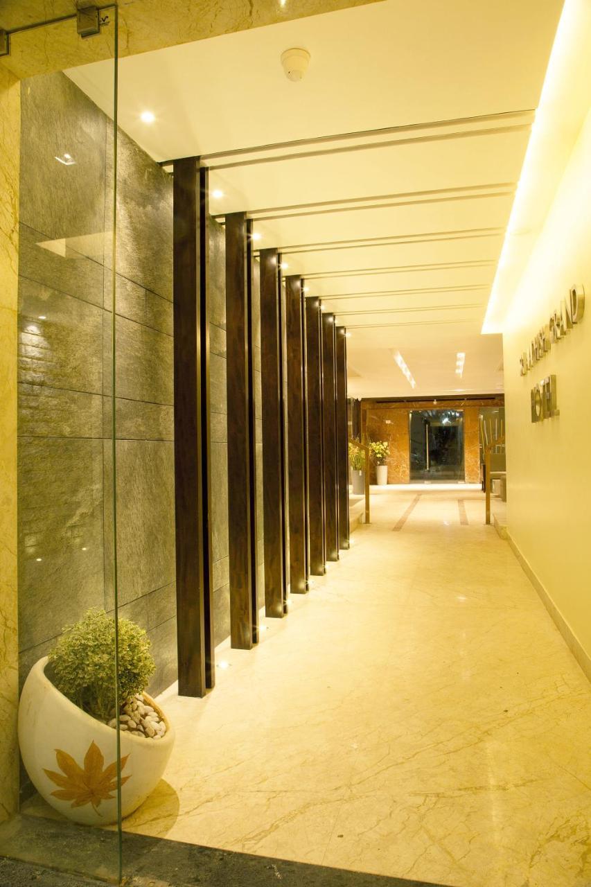 Sri Aadhish Grand Hotel Arantangi Bagian luar foto